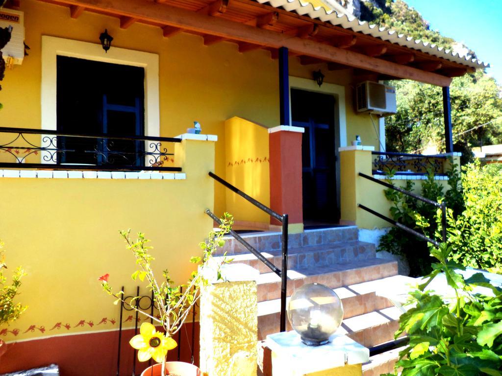Vassilis Apartments Палеокастрица Екстериор снимка