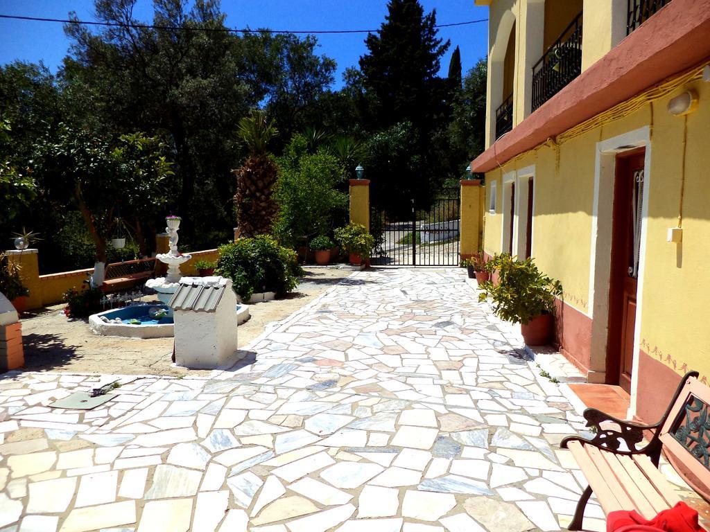 Vassilis Apartments Палеокастрица Екстериор снимка