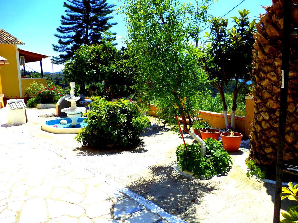 Vassilis Apartments Палеокастрица Екстериор снимка