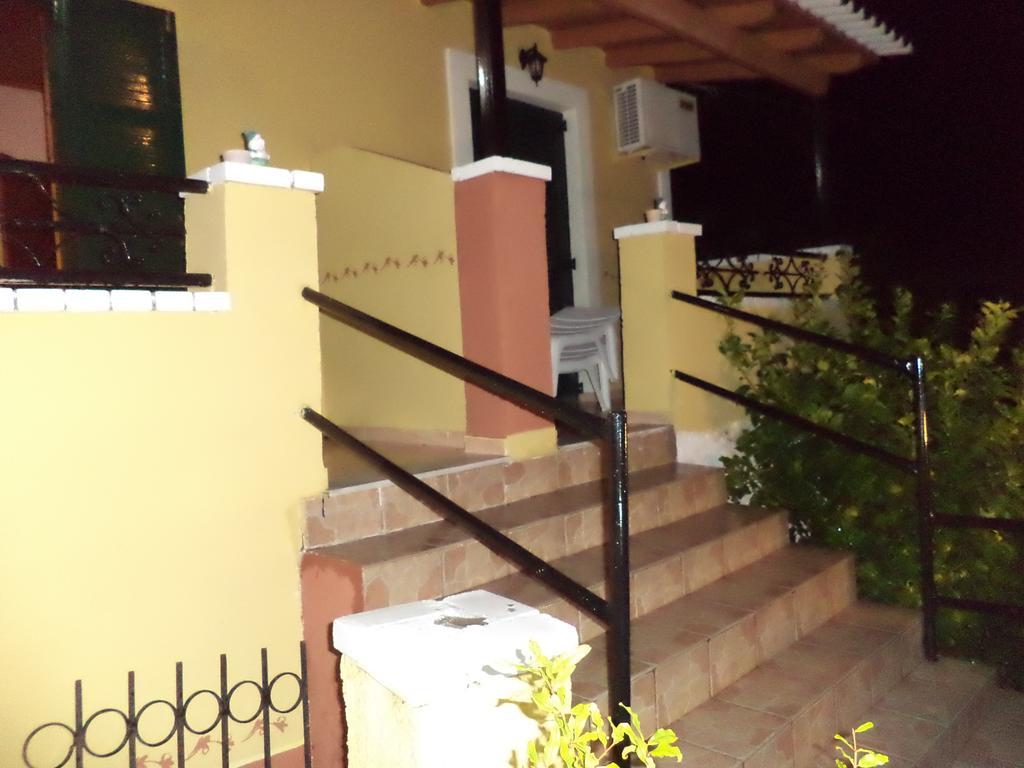 Vassilis Apartments Палеокастрица Екстериор снимка