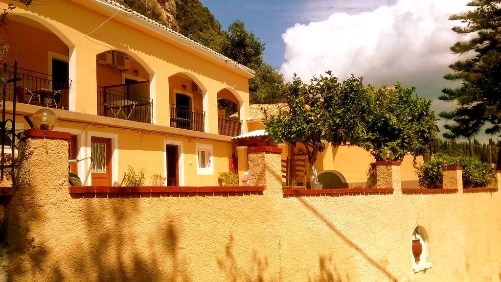 Vassilis Apartments Палеокастрица Екстериор снимка