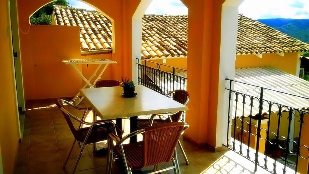 Vassilis Apartments Палеокастрица Екстериор снимка