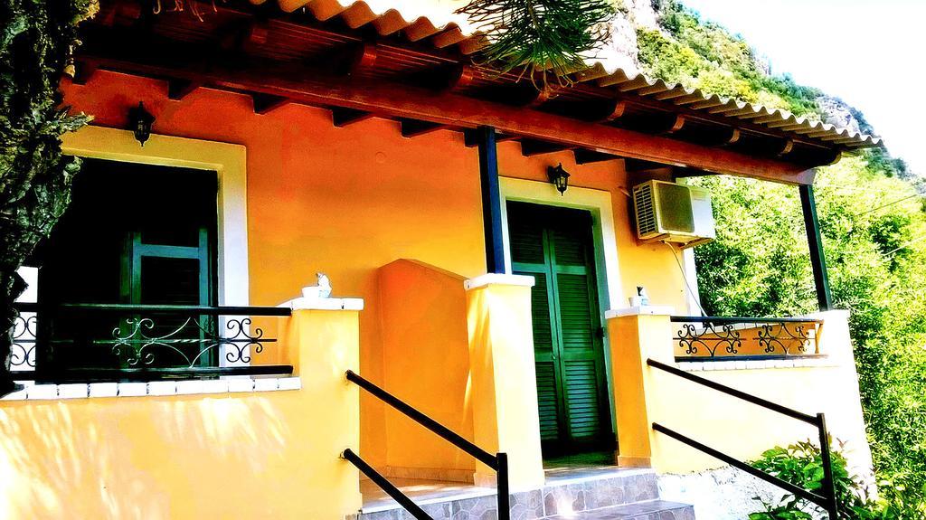 Vassilis Apartments Палеокастрица Екстериор снимка